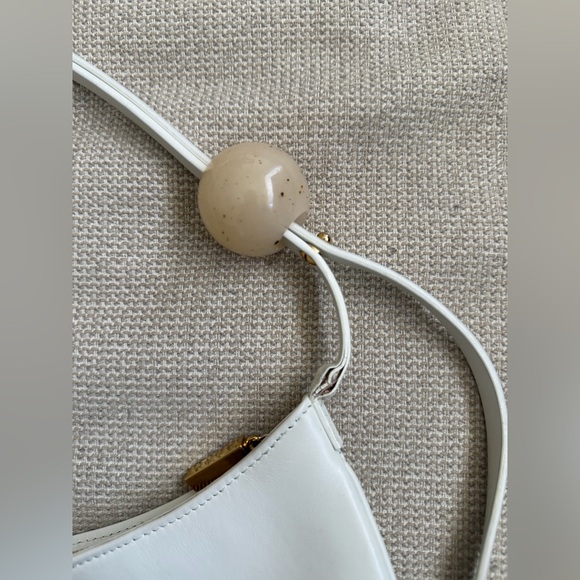 Jacquemus The Bisous Perle Shoulder Bag White - Picture 9 of 11
